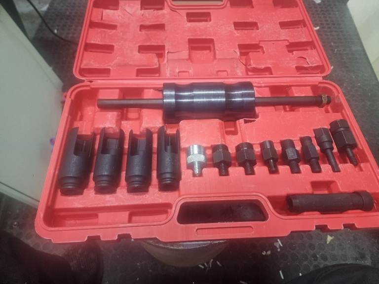 Diesel injector extraction kit