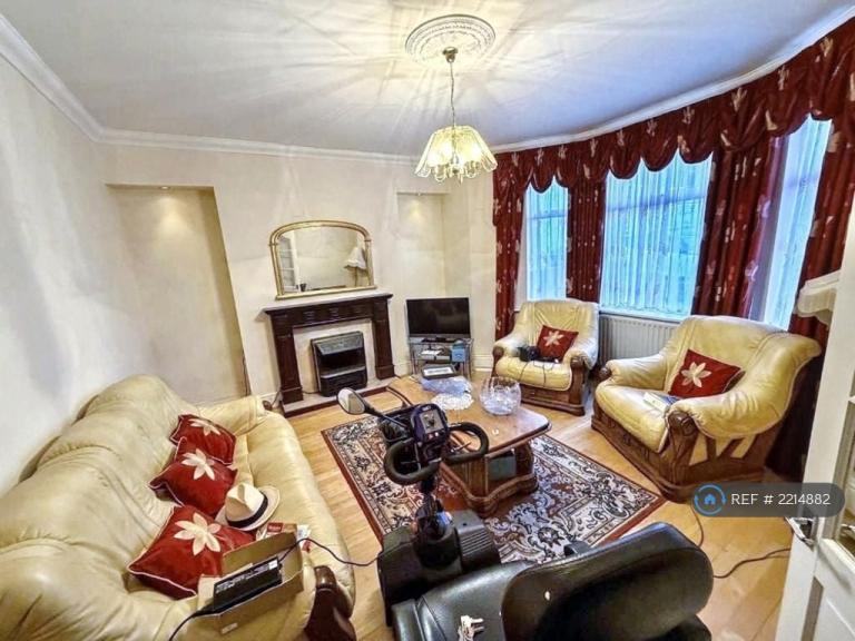 4 bedroom house in The Walk, Ebbw Vale, NP23 (4 bed) (#2214882)