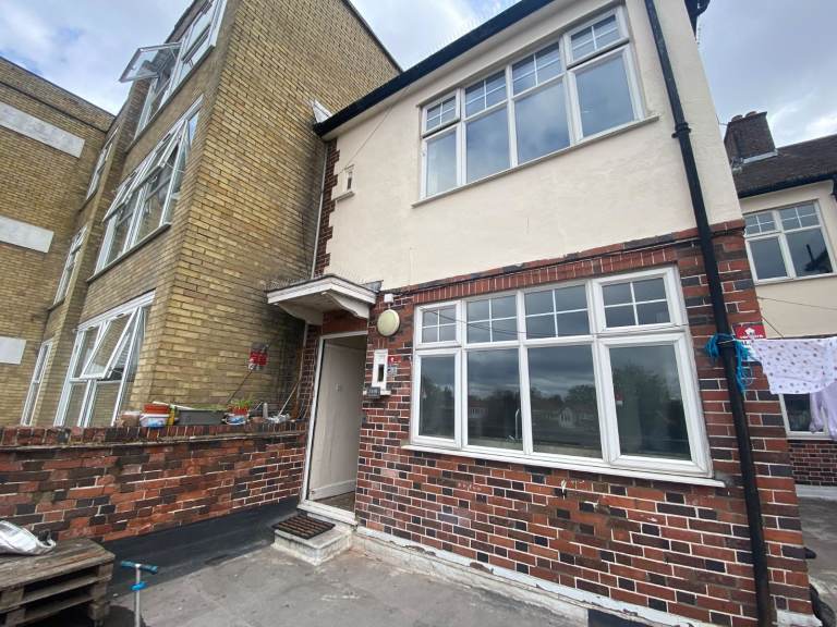 3-Bedroom First-Floor Flat to Rent – Kenton Road, Harrow