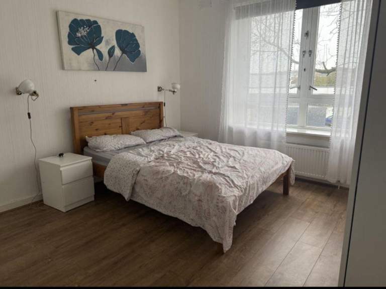 Room to let for rent short-term ( May 11th - June 3rd, 3 weeks)