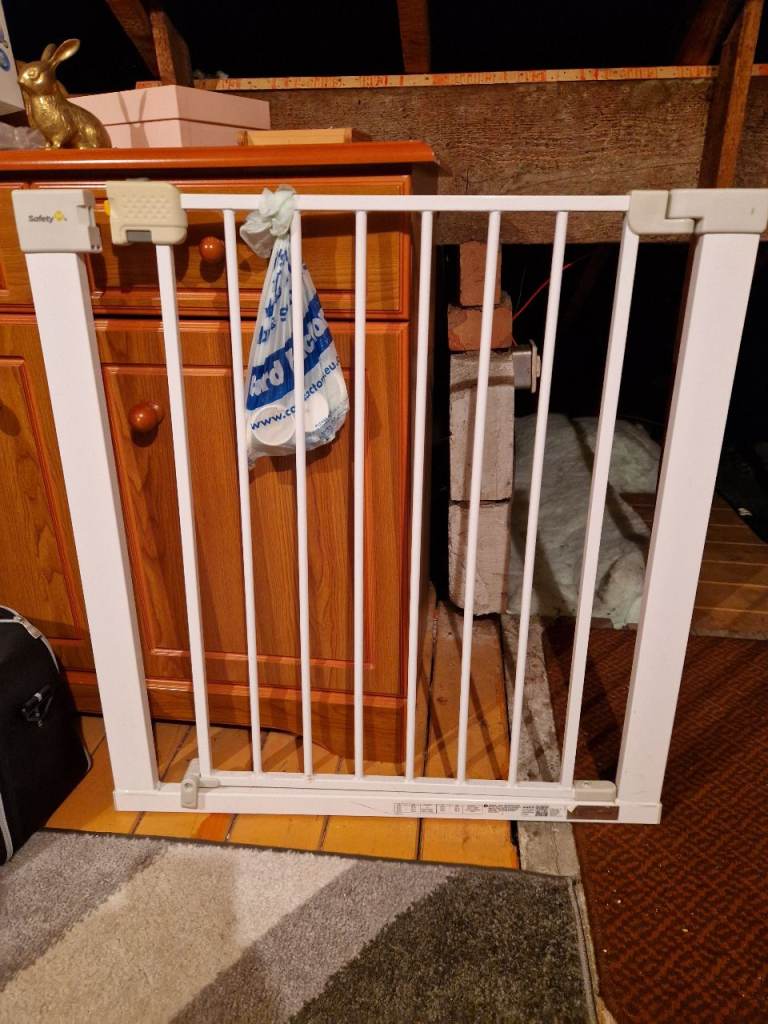 Baby gate dog gate guard 