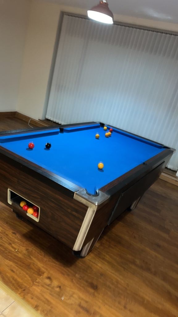 7x4 foot pool table just been clothed 