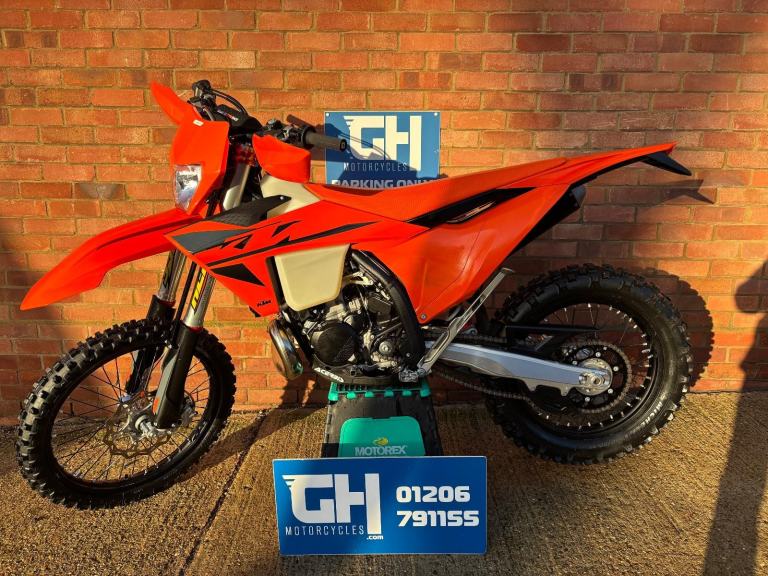 2025 KTM EXC 250 2 STROKE TBI - 91 MILES / 6 HOURS - 1 OWNER - CLEAN