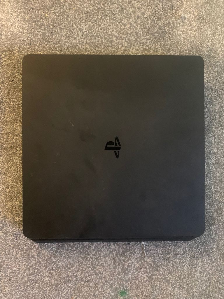 Sony PlayStation 4 500Gb Console – Good Condition, Black. Includes all cables