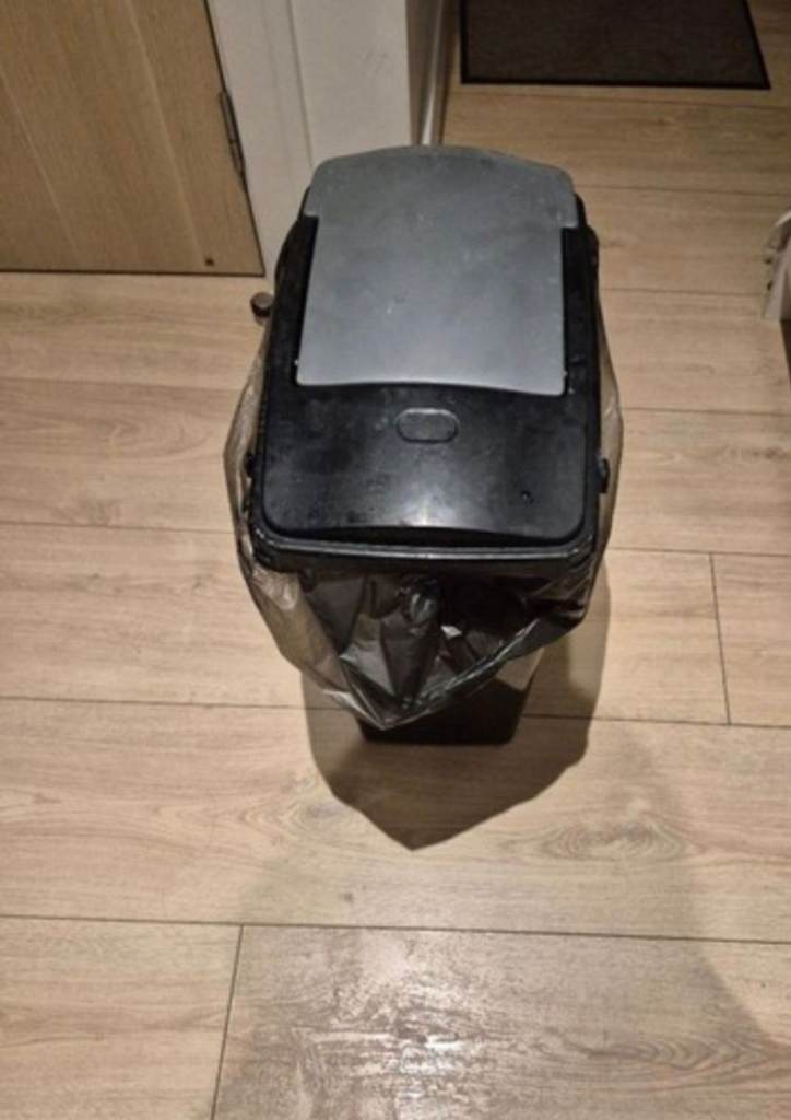 Kitchen bin 