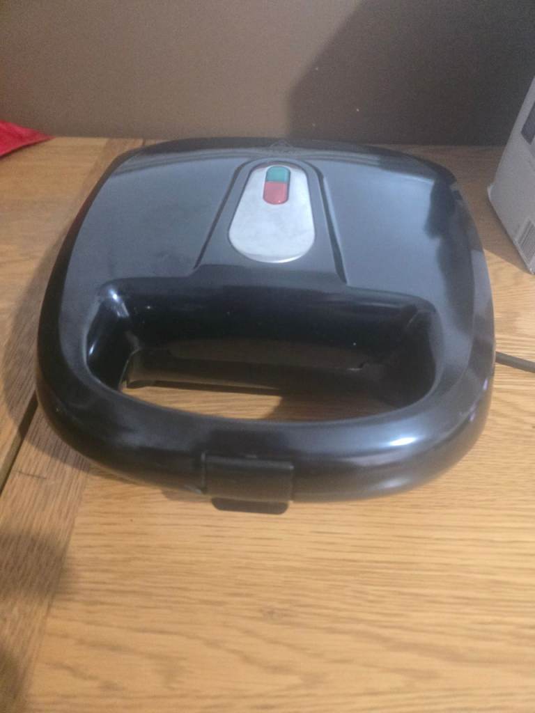 Crest Sandwich Toaster and Waffle Maker