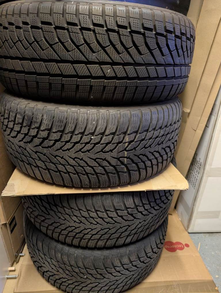 Winter tyres 225/40R18
