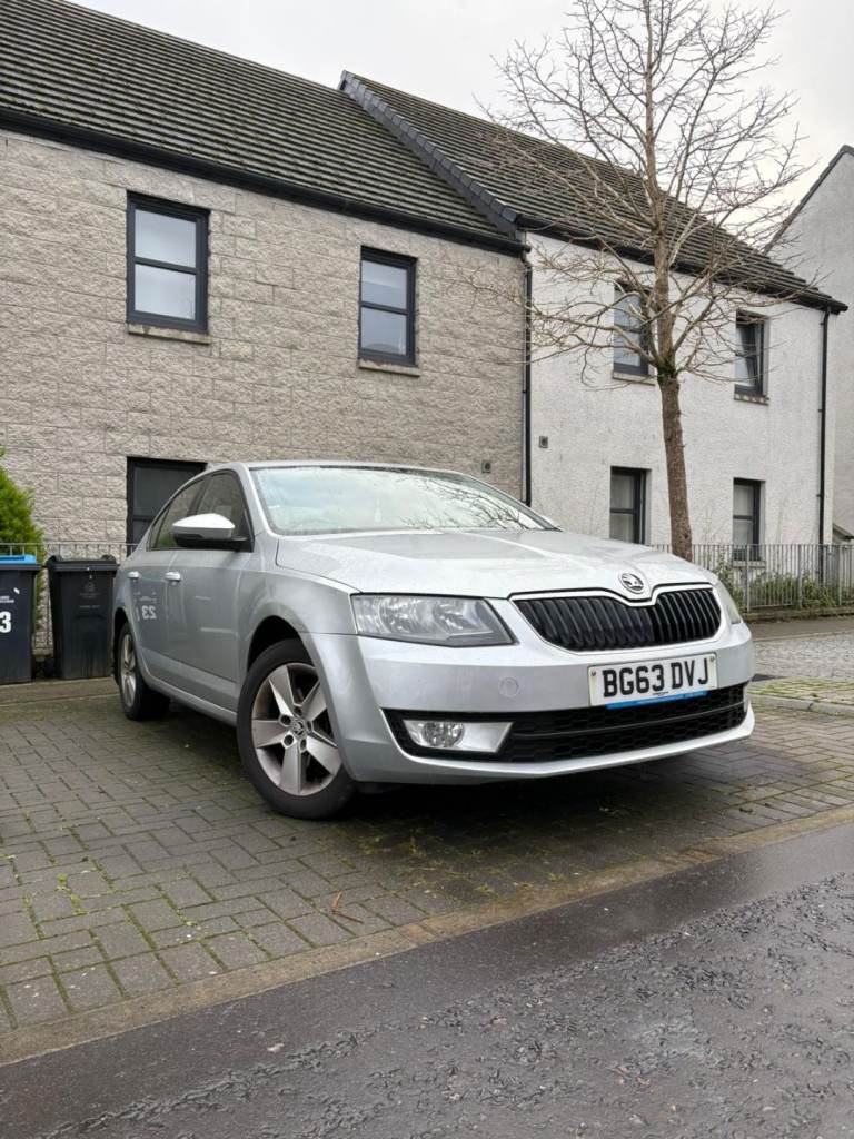 Skoda, OCTAVIA, Hatchback, 2013, Semi-Auto, 1598 (cc), 5 doors