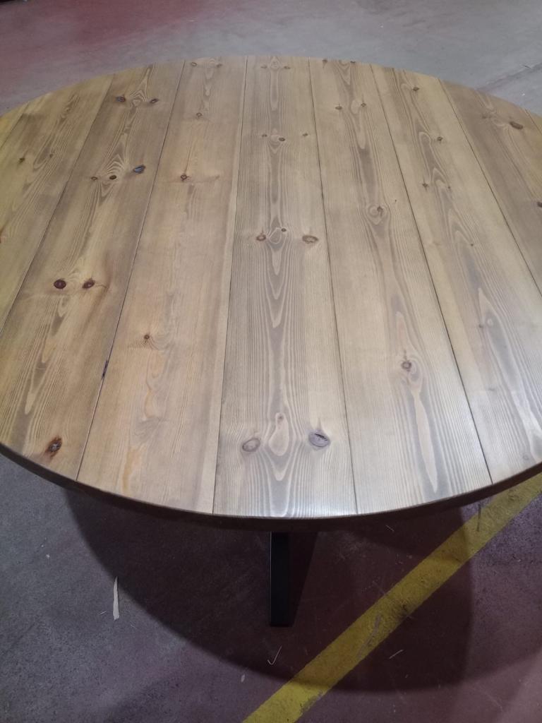 Round dîner table 