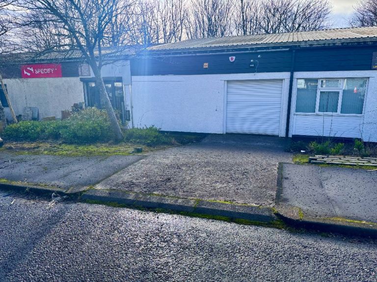 1000 sq ft unit in glenrothes