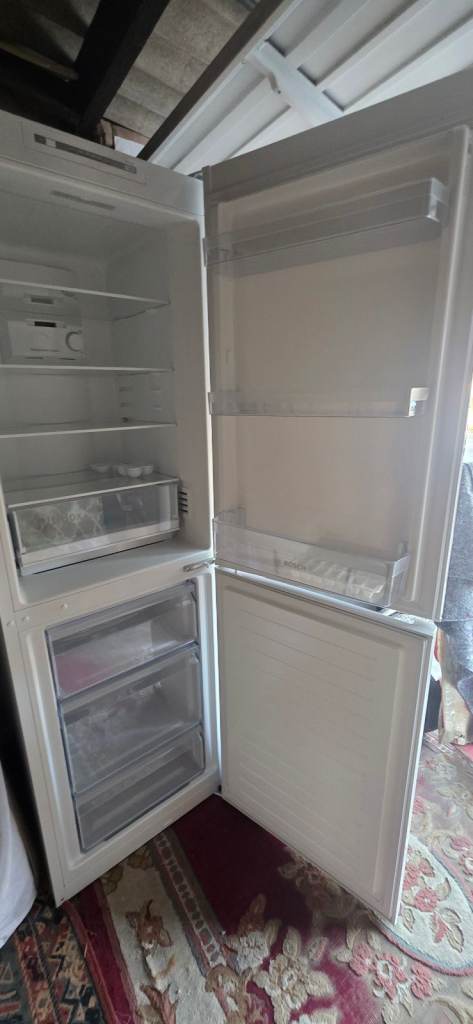 Like new Bosch frost free fridge freezer, spotlessly clean 