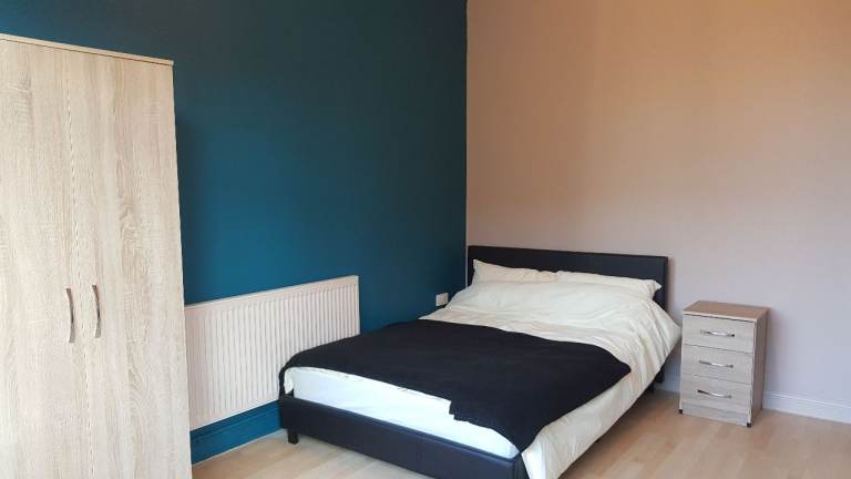 No deposit, all bills inclusive with large double room B67 Bearwood