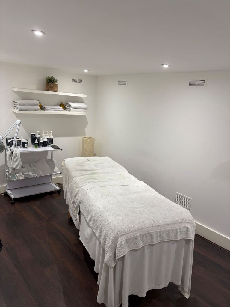 Beauty room available 