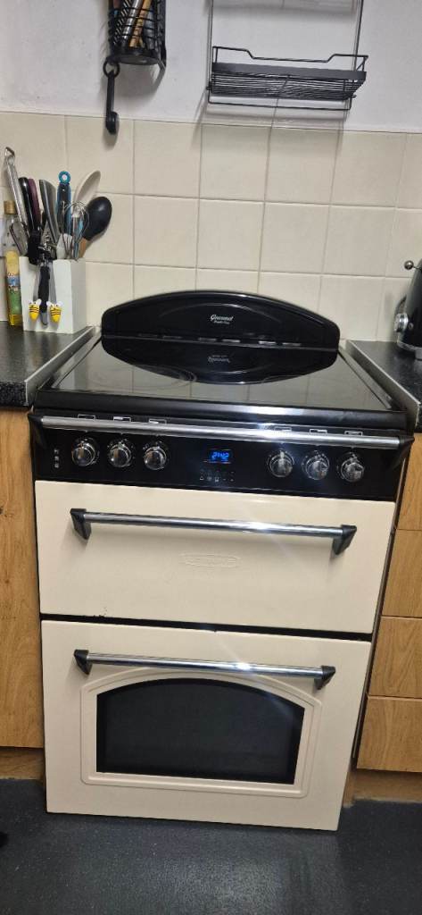 60 cm cooker and microwave to match