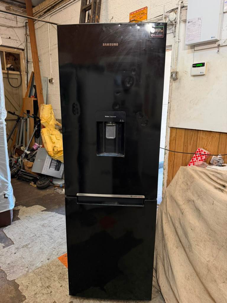 Samsung Black Fridge Freezer with Water Dispenser – Good Condition