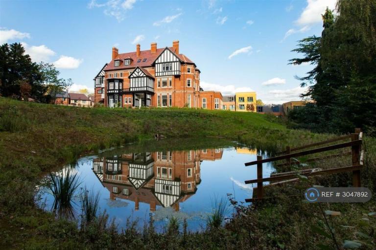 2 bedroom flat in Manor House, Northfield, Birmingham, B31 (2 bed) (#3047892)