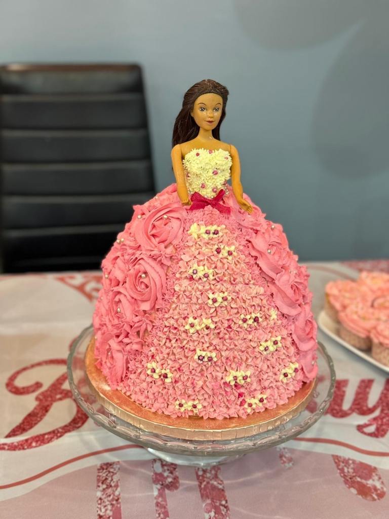 Custom-made Celebration Cakes & Cupcakes – Freshly Baked
