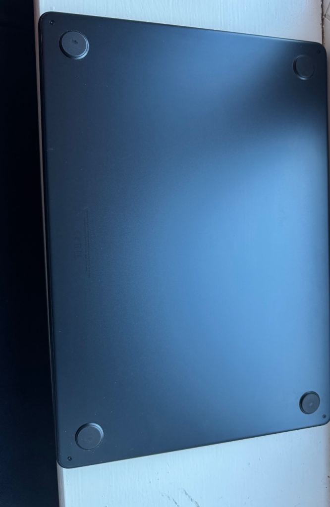 Apple MacBook Air M2 8-Core 15” 2023 with box