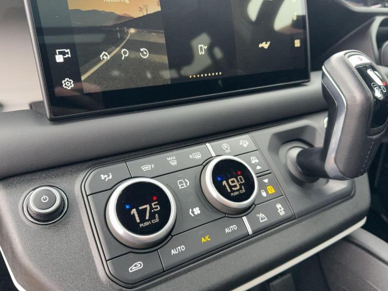  Land Rover Defender 110 3.0 D300 MHEV X-Dynamic HSE Auto 4WD Euro 6 (s/s) 5dr Diesel Automatic