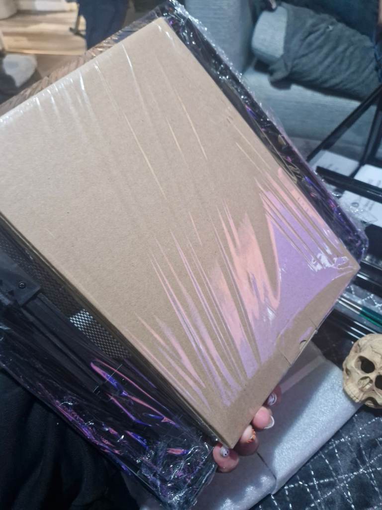 Flat packet glass terrarium