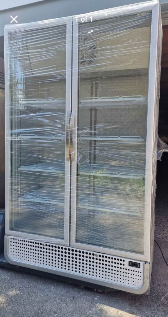 HUSKY COMMERCIAL DOUBLE DOORS DRINKS OR FOODS DISPLAY CHILLER FULLY WORKING EXCELLENT CONDITION 