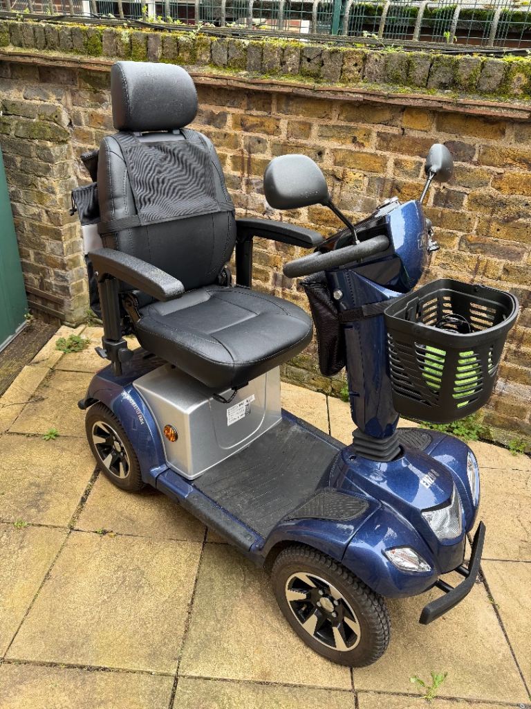 Roadmaster Enzo 8 Careco fully road legal 4/8 MPH used but only once mobility scooter