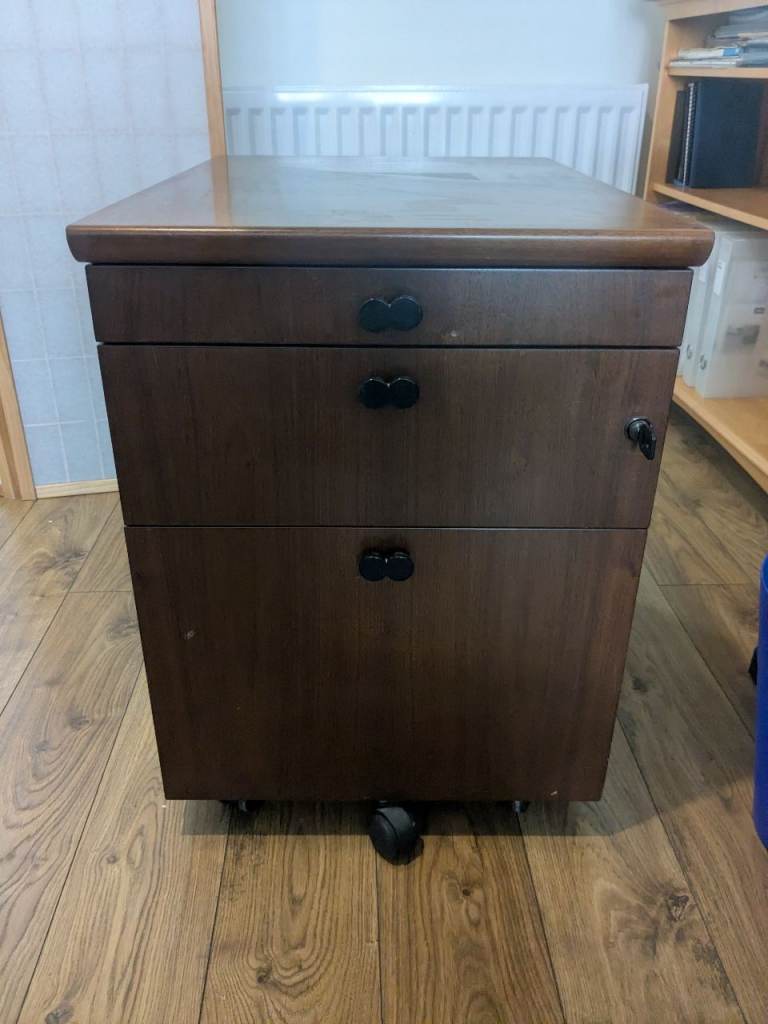 Cabinet with Drawers on Wheels – Good Condition