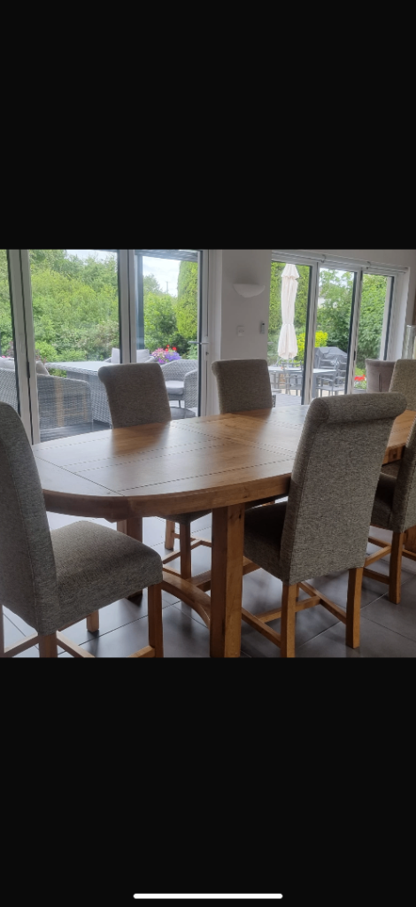 Solid oak dinning table, chairs and sideboard 