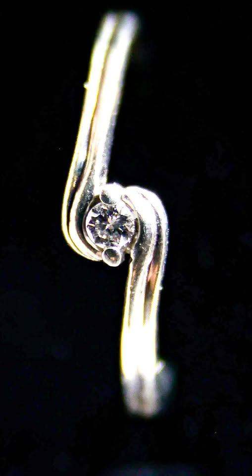 9ct Gold Diamond Bypass Solitaire Ring Size M 1.6g Hallmarked