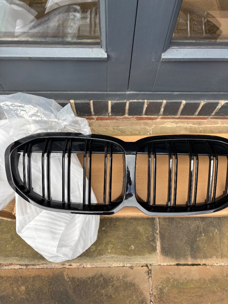 BMW F40 1 series black grille