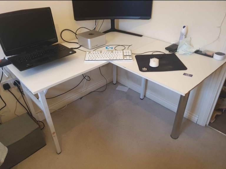 Foldable work desk/table 