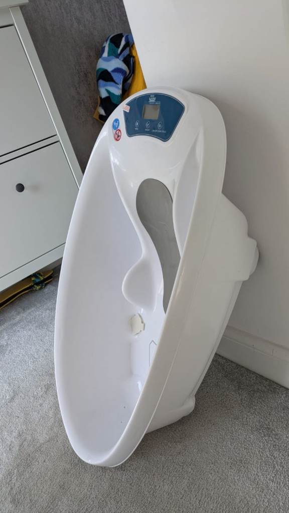 Baby bath with electronic scales 