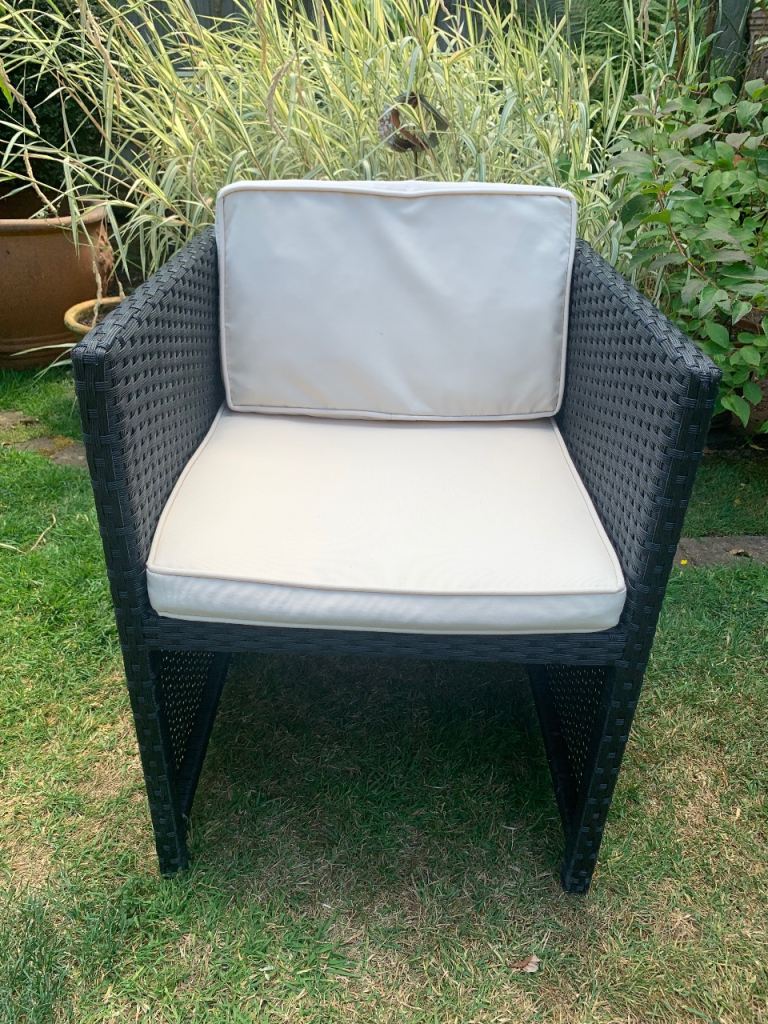 Smart garden chair & 2 cushions, excellent condition