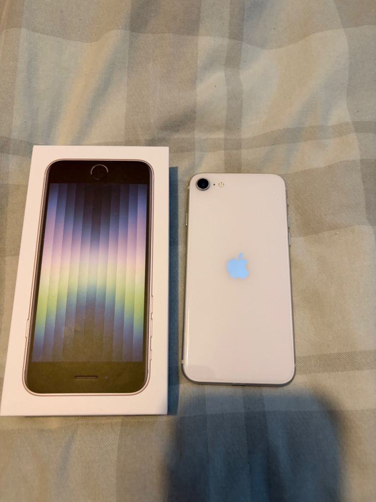 iPhone se 3rd gen great condition 