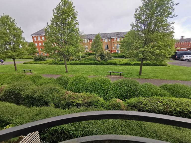 ** Lovely double room in quiet, professional friendly house share - All inclusive **