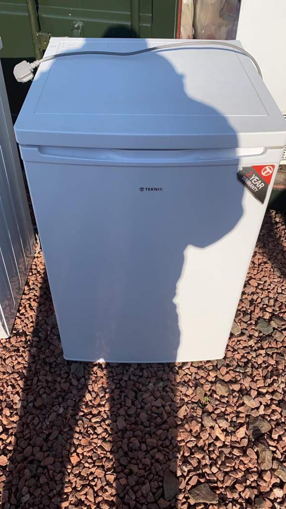 White under counter fridge in excellent condition