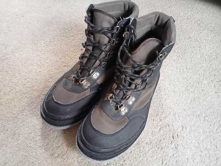 Good Condition Fishing Wading Boots – Brown