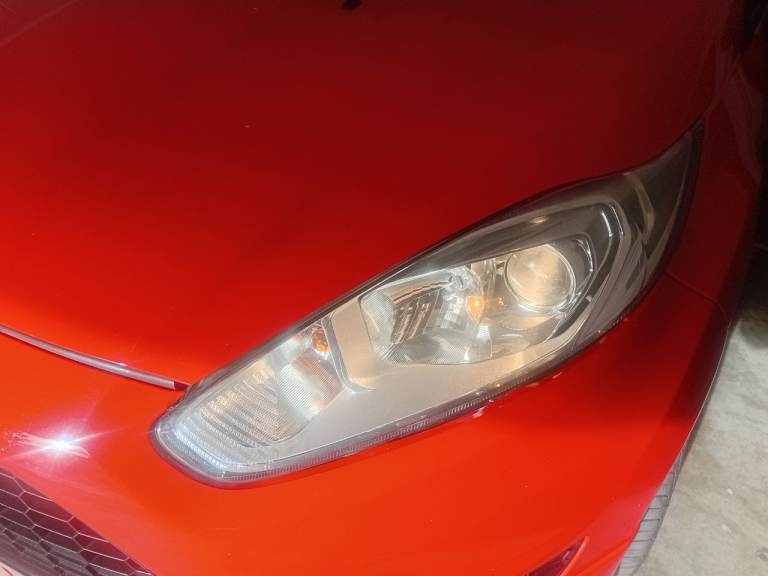 Ford fiesta head light