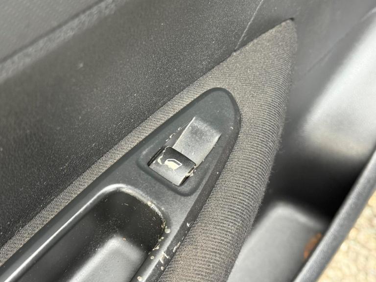 2012 Peugeot 308 1.6 HDI 92 SR 5dr ESTATE DIESEL Manual