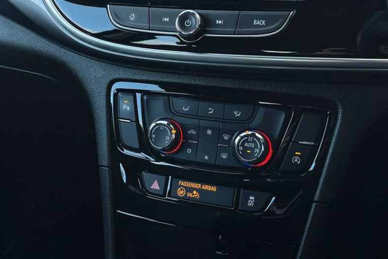 2017 Vauxhall Mokka X 1.4T Design Nav 5dr HATCHBACK PETROL Manual