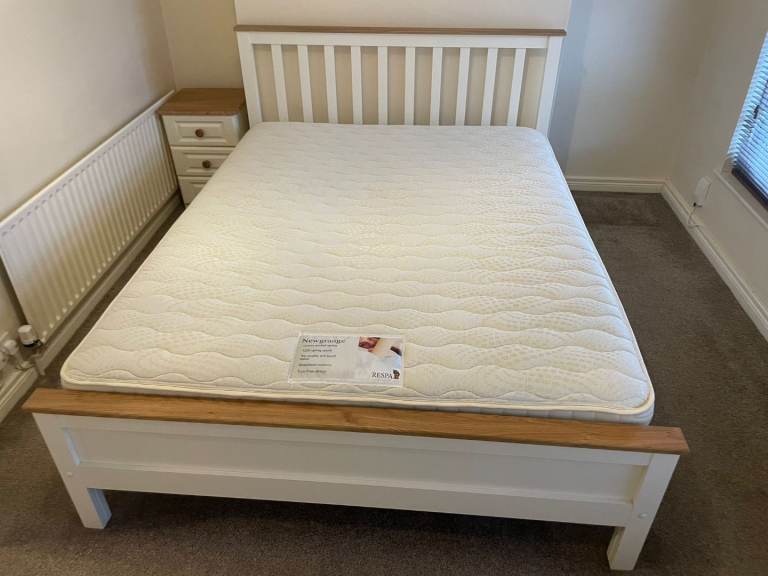 £150   Kingsize matress   Really high quality expensive matress cost over £1000 new  