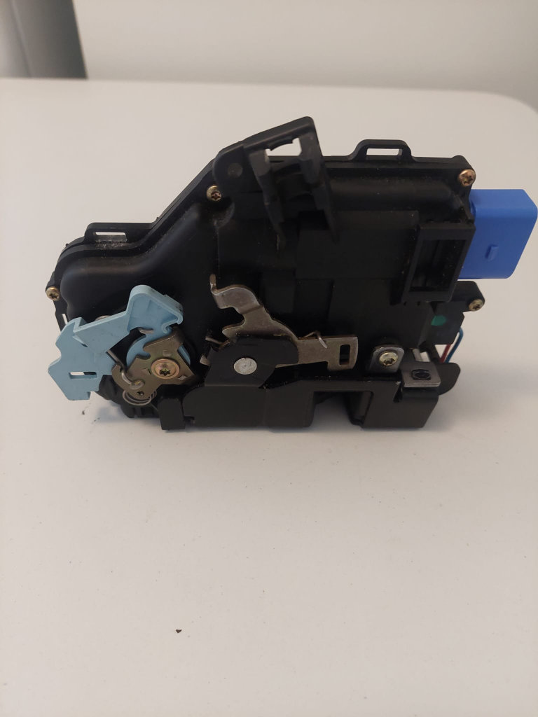 VW Golf MK5 Door lock passenger front left 3D2837015