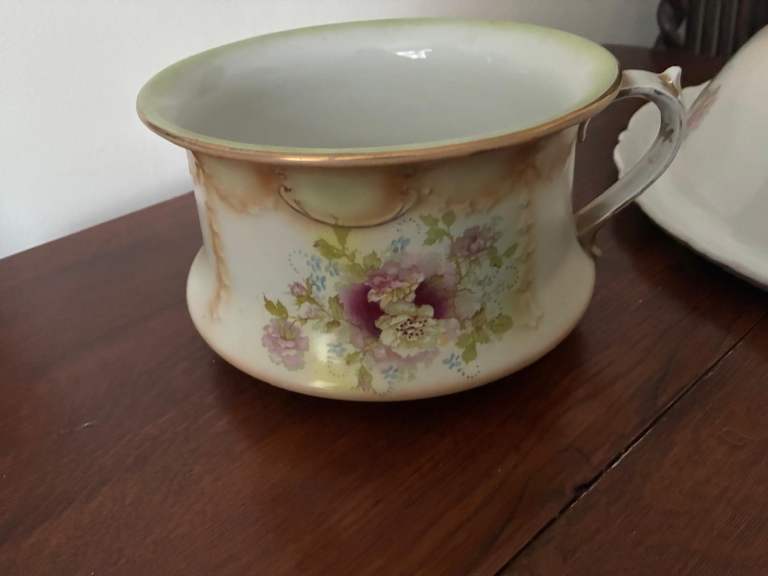 Pot and Wash Basin