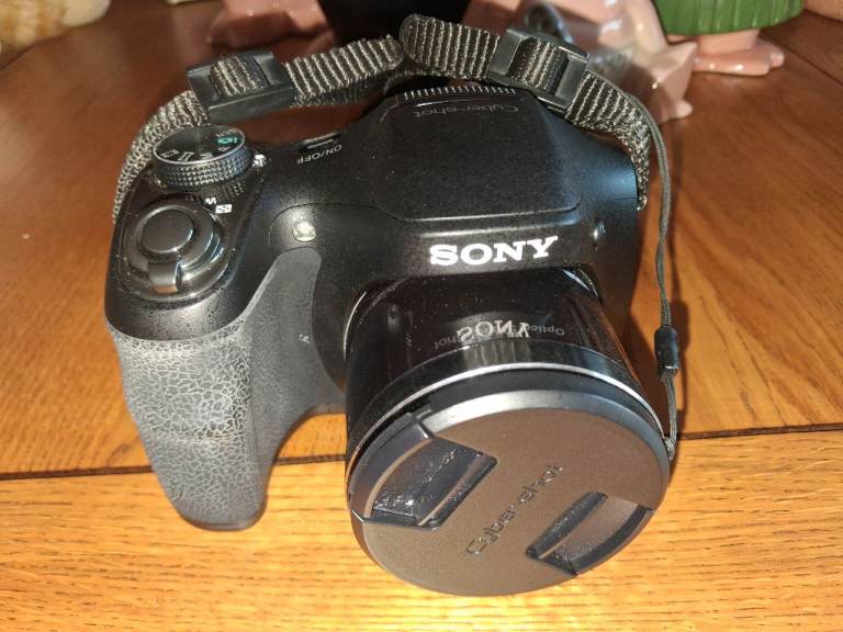 Sony DSC-H200 Digital Camera - Black, Good Condition
