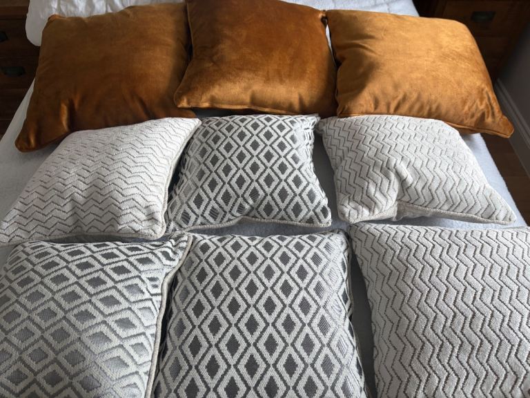 Set of 9 Brand New Velvet and Patterned Cushions – brand new Condition