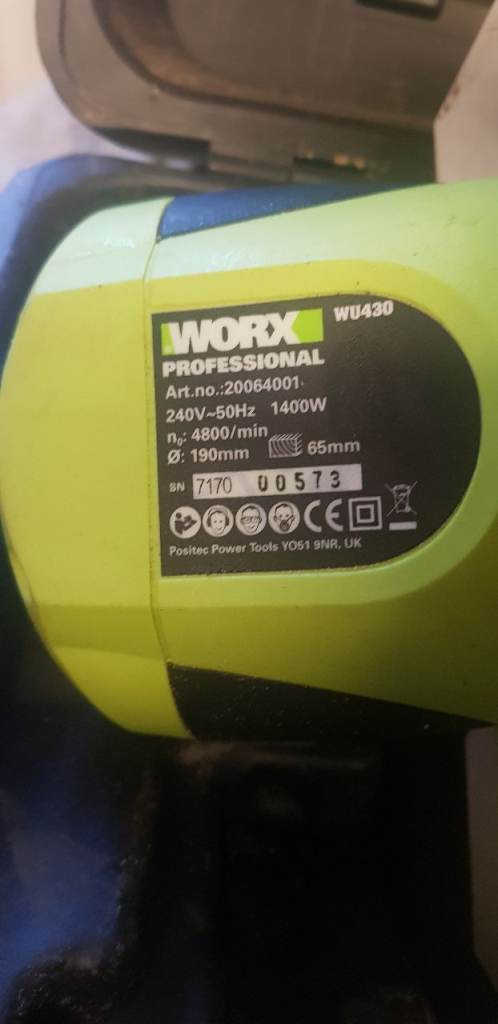 Worx circular saw with box 