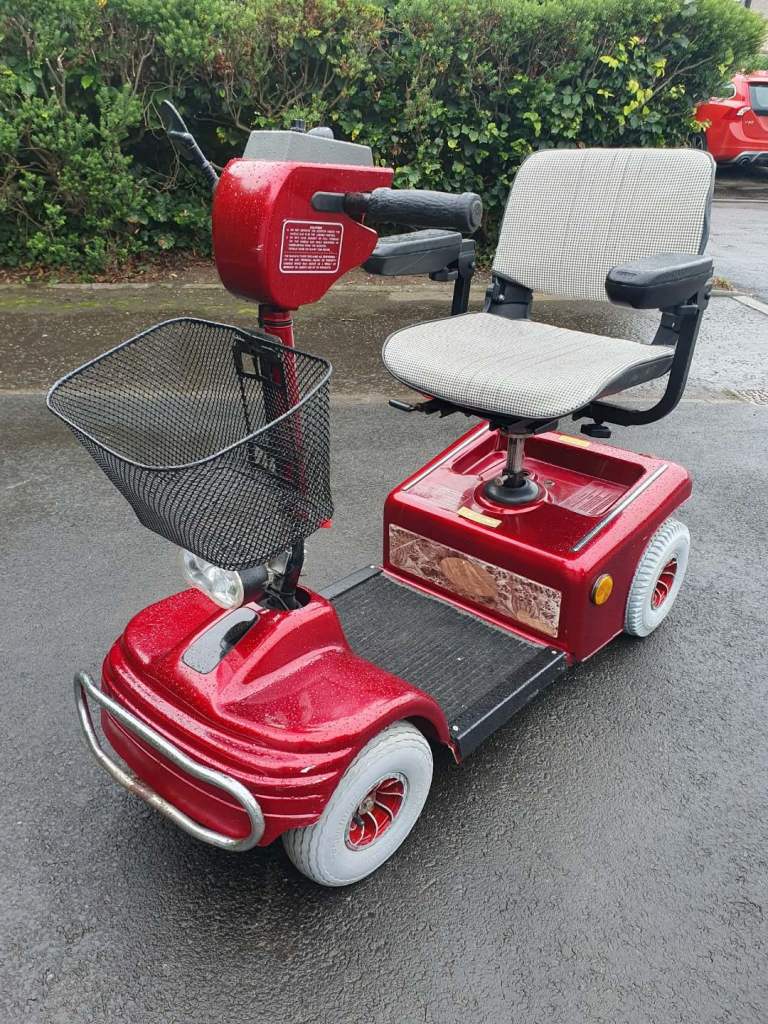 Nice mobility scooter medium size can deliver 
