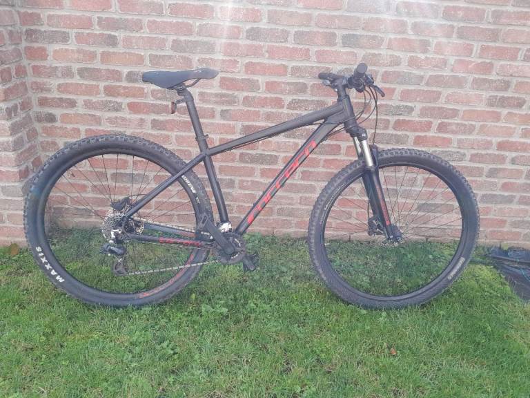 29' Carrera Hellcat mountain bike 