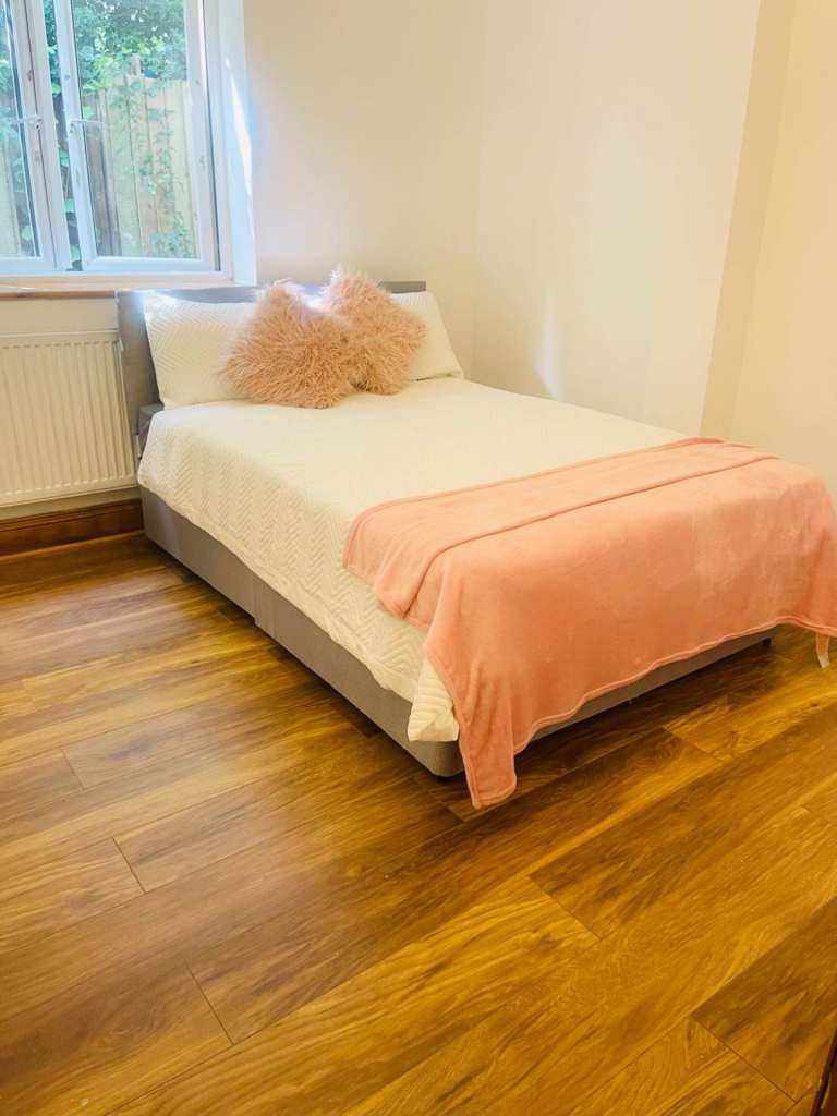 1 bedroom in Amwell Bungalow, Hounslow