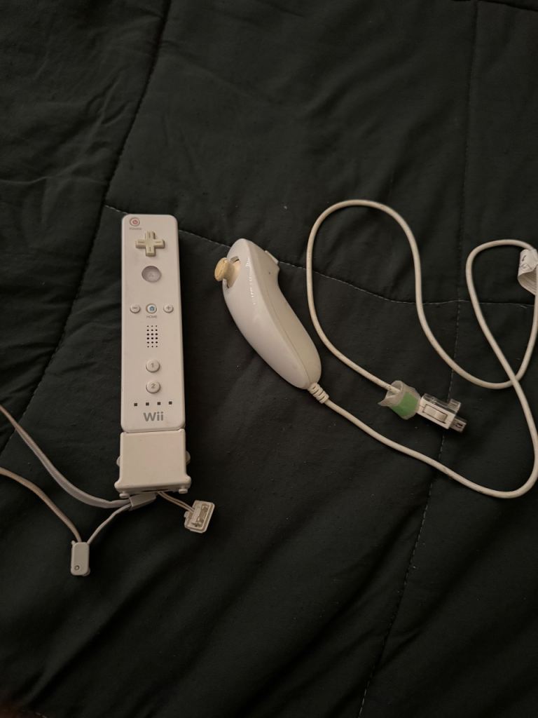 Nintendo Wii Remote and Nunchuk Controller Set - White, Good Condition